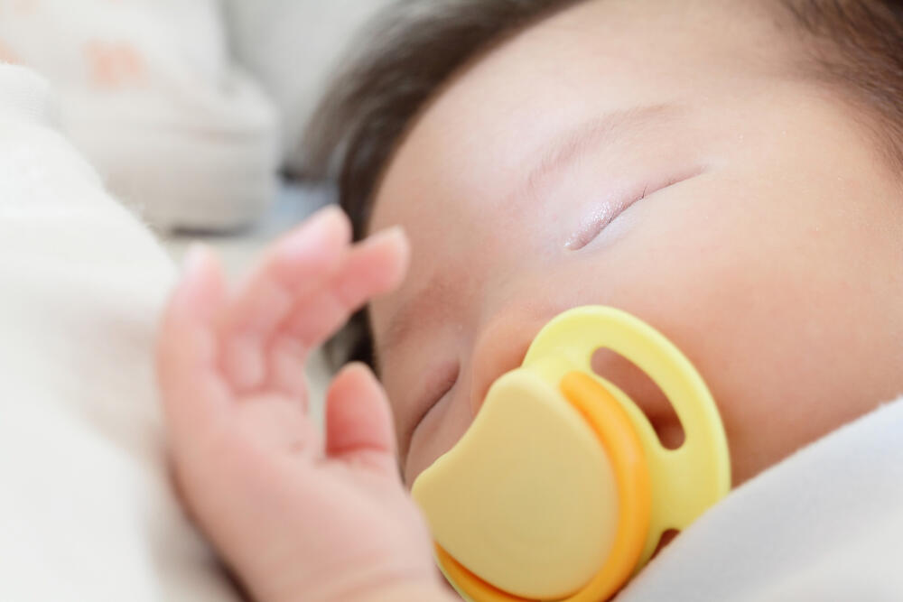 赤ちゃんのおしゃぶりは消毒が必要?